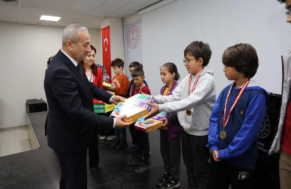 Karabük’te akıl ve zeka oyunları turnuvası düzenlendi MİLLİ EĞİTİM BAKANLIĞI İLE TÜRKİYE AKIL VE ZEKA OYUNLARI FEDERASYONU