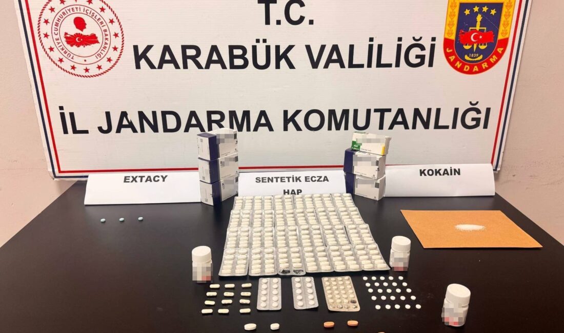 Uyuşturucu operasyonlarında 4 şüpheli yakalandı Karabük'te jandarma ekiplerince düzenlenen uyuşturucu operasyonlarında çeşitli miktarlarda uyuşturucu madde
