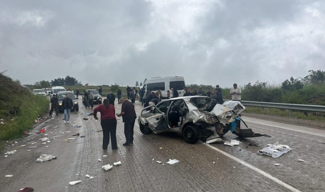KARABÜK-EFLANİ KARAYOLUNDA OTOMOBİL İLE SERVİS OTOBÜSÜNÜN ÇARPIŞMASI SONUCU MEYDANA GELEN