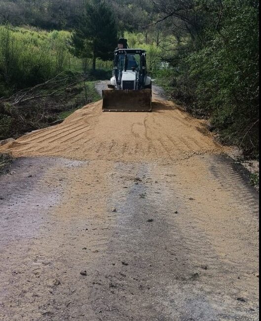 KARABÜK’TE ETKİLİ OLAN SAĞANAK YAĞIŞ SONRASI MEYDANA GELEN YOL ÇÖKMESİNİN