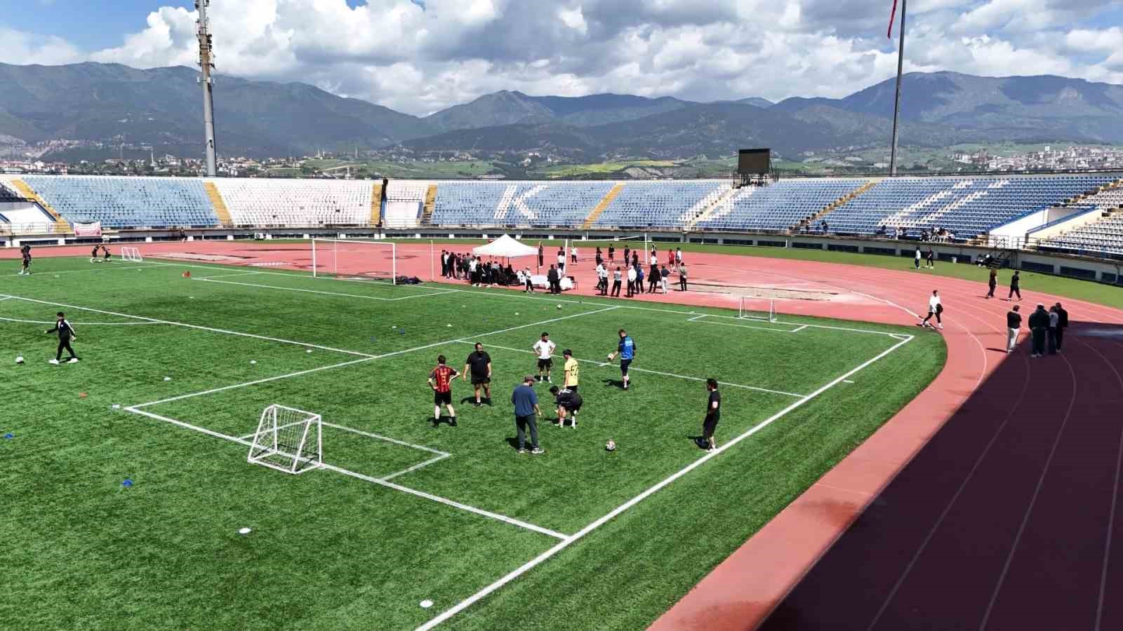 Karabük Üniversitesi’nde (KBÜ) düzenlenen "2. Geleneksel KBÜ Spor Oyunları", yaklaşık