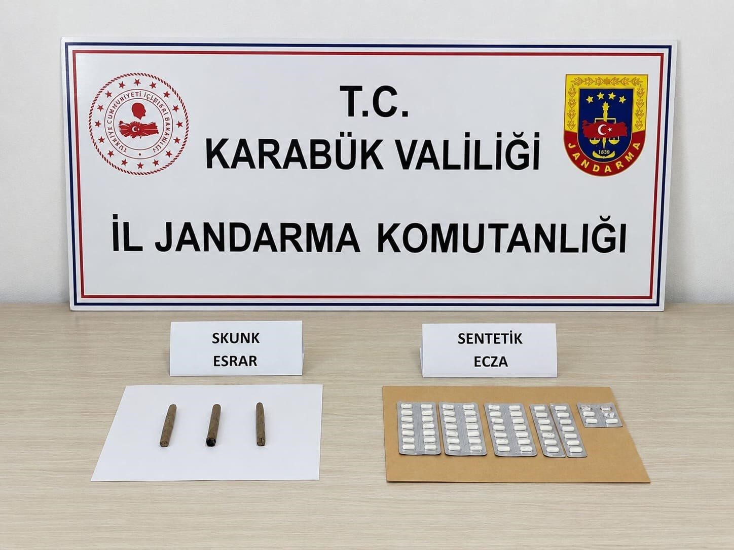 KARABÜK’TE JANDARMA EKİPLERİNCE DÜZENLENEN UYUŞTURUCU OPERASYONLARINDA SENTETİK ECZA HAP, SKUNK