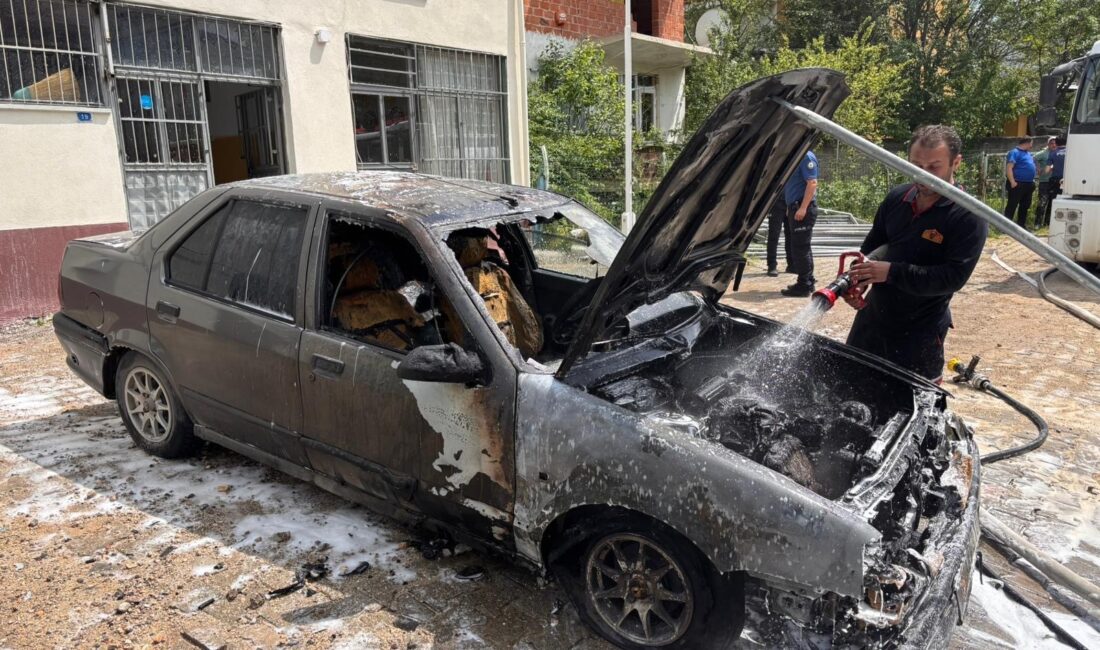 Park halindeki otomobilde çıkan yangın söndürüldü KARABÜK’ÜN ESKİPAZAR İLÇESİNDE SEYİR HALİNDEYKEN ALEV ALAN OTOMOBİL, İTFAİYE EKİPLERİNİN
