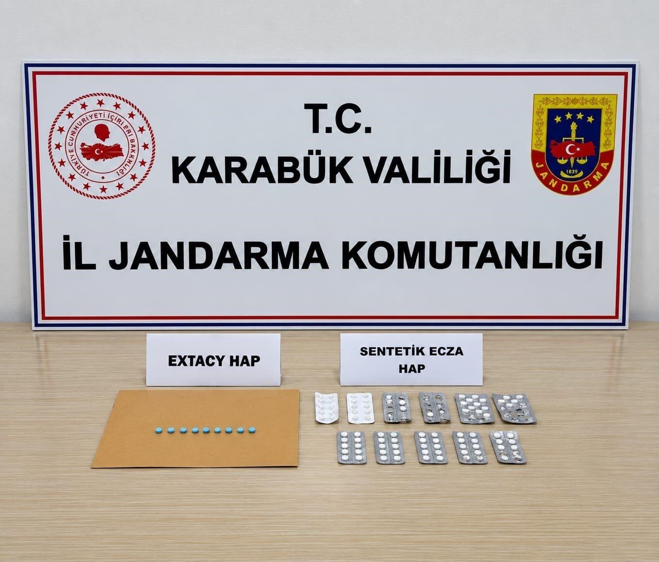 KARABÜK’TE JANDARMA EKİPLERİNCE DÜZENLENEN UYUŞTURUCU OPERASYONLARINDA SENTETİK ECZA VE EKSTAZİ