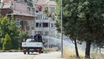 KARABÜK BELEDİYESİ, YAZ AYLARINDA ARTIŞ GÖSTEREN SİNEK VE HAŞERELERE KARŞI