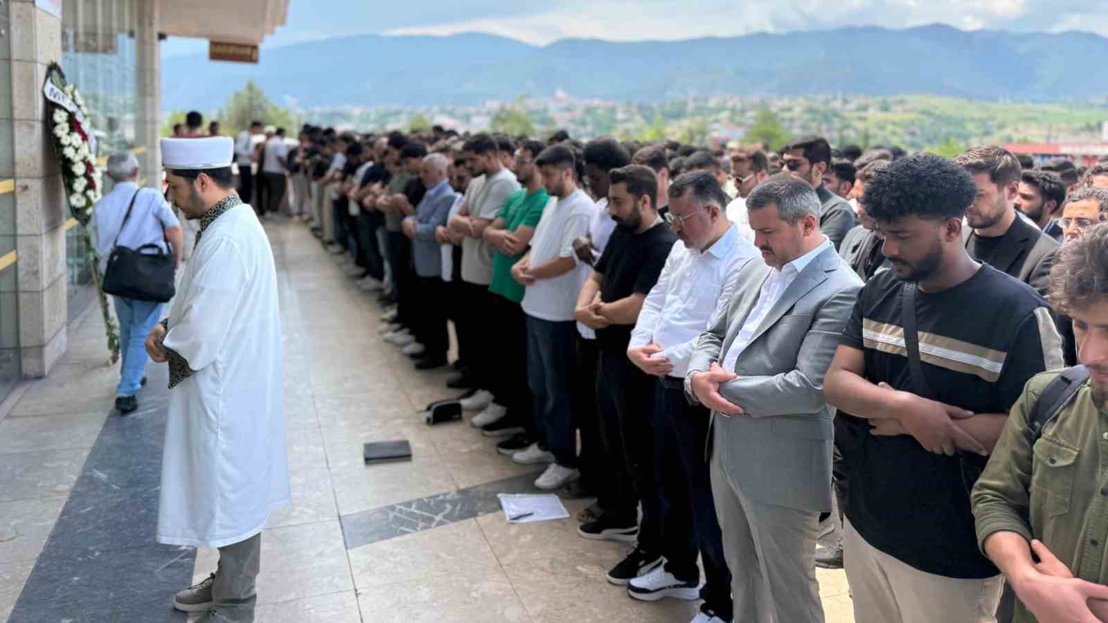KARABÜK ÜNİVERSİTESİ’NDE (KBÜ) EĞİTİM GÖREN VE TRAFİK KAZASINDA YAŞAMINI YİTİREN