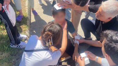 KARABÜK'ÜN SAFRANBOLU İLÇESİNDE TAKDİR BELGESİ ALMANIN SEVİNCİYLE YOLUN KARŞISINA GEÇMEYE