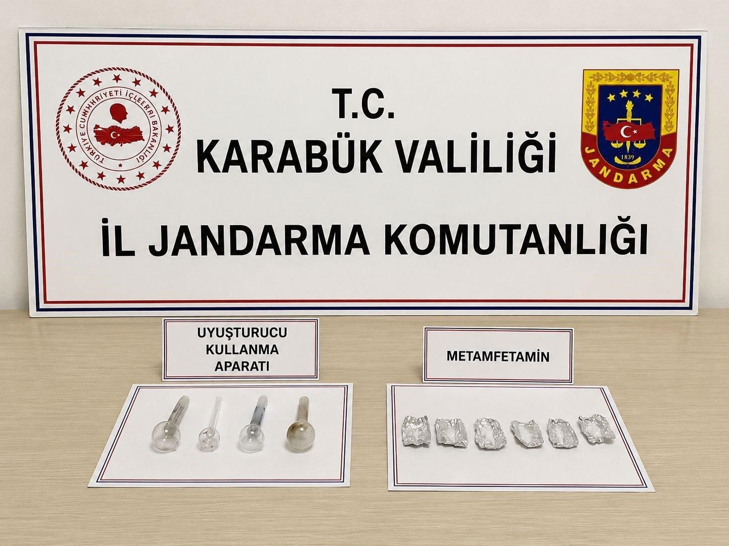 KARABÜK’TE JANDARMA EKİPLERİNCE DÜZENLENEN UYUŞTURUCU OPERASYONLARINDA SENTETİK ECZA HAP VE
