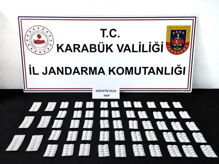 Karabük’te jandarma ekiplerince düzenlenen iki ayrı operasyonda 598 sentetik hapı