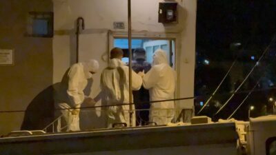 Karabük'te yalnız yaşayan 73 yaşındaki Turgut Yıldız, komşularının dairesinden yayılan