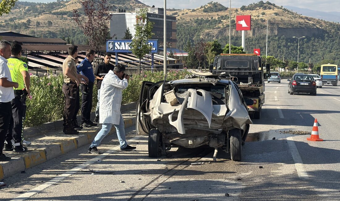 Karabük’te iş makinesinin de karıştığı üç araçlı zincirleme kazada 1’i