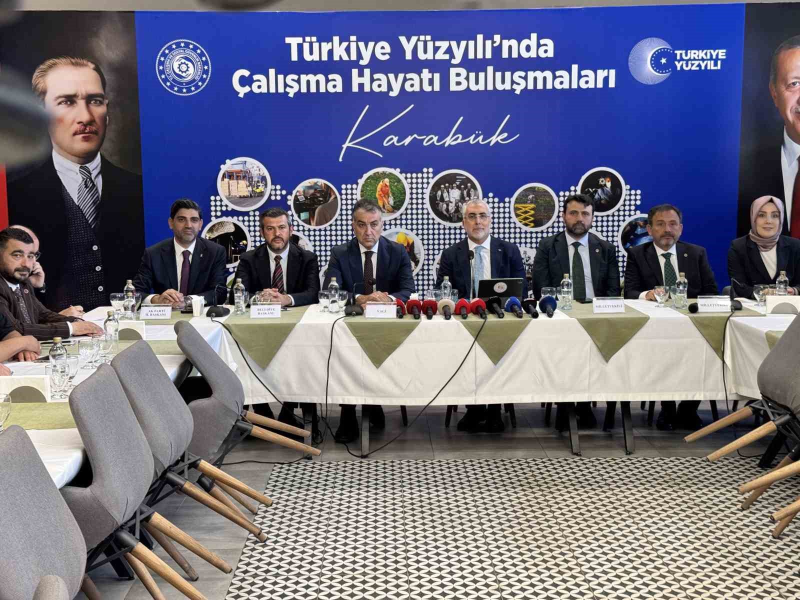 Çalışma ve Sosyal Güvenlik Bakanı Vedat Işıkhan, bir dizi ziyaret