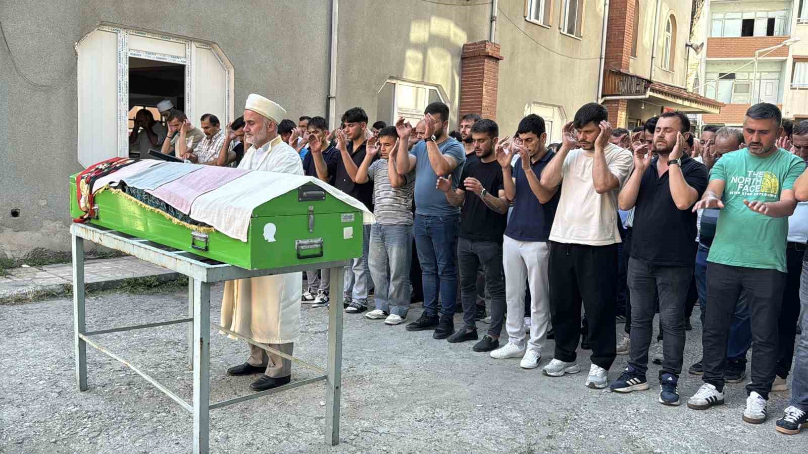 KARABÜK’ÜN YENİCE İLÇESİNDE İMAM NİKAHLI EŞİ TARAFINDAN BIÇAKLANARAK ÖLDÜRÜLEN 3