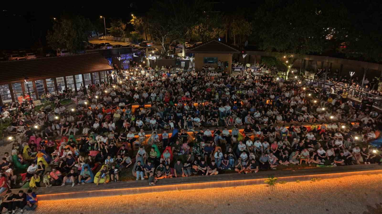 KARABÜK BELEDİYESİ TARAFINDAN YENİDEN HİZMETE AÇILAN YENİŞEHİR YAZLIK SİNEMASI'NDA KURULAN