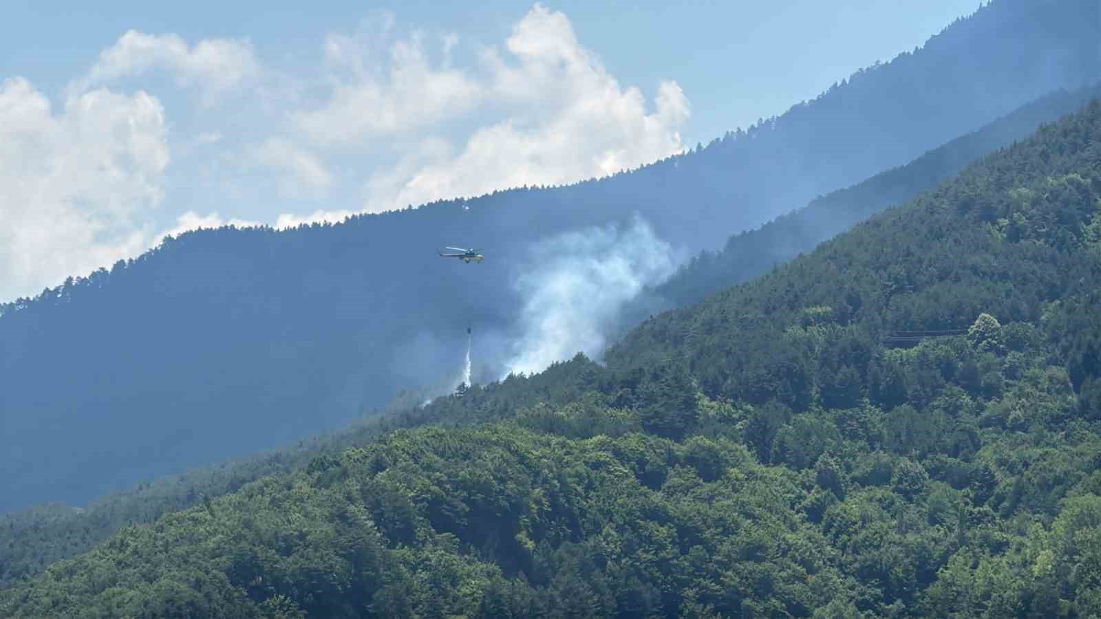 KARABÜK MERKEZE BAĞLI SİPAHİLER KÖYÜ YAKINLARINDAKİ ORMANLIK ALANDA ÇIKAN YANGINA