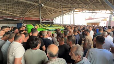 Elektrik akımına kapılarak hayatını kaybeden genç toprağa verildi Karabük'te elektrik akımına kapılarak yaşamını yitiren genç toprağa verildi.