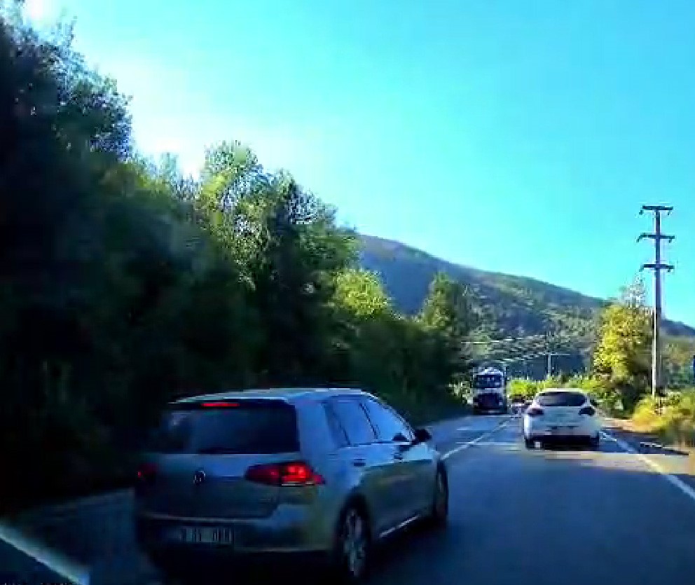 KARABÜK-YENİCE VE KARABÜK-BARTIN KARA YOLLARINDA BAZI SÜRÜCÜLERİN YAPTIĞI HATALI SOLLAMALAR,