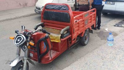 Hafif ticari araç elektrikli motosikletle çarpıştı: 5 yaralı KARABÜK’TE HAFİF TİCARİ ARAÇ İLE ÇARPIŞAN ÜÇ TEKERLEKLİ ELEKTRİKLİ MOTOSİKLETTEKİ