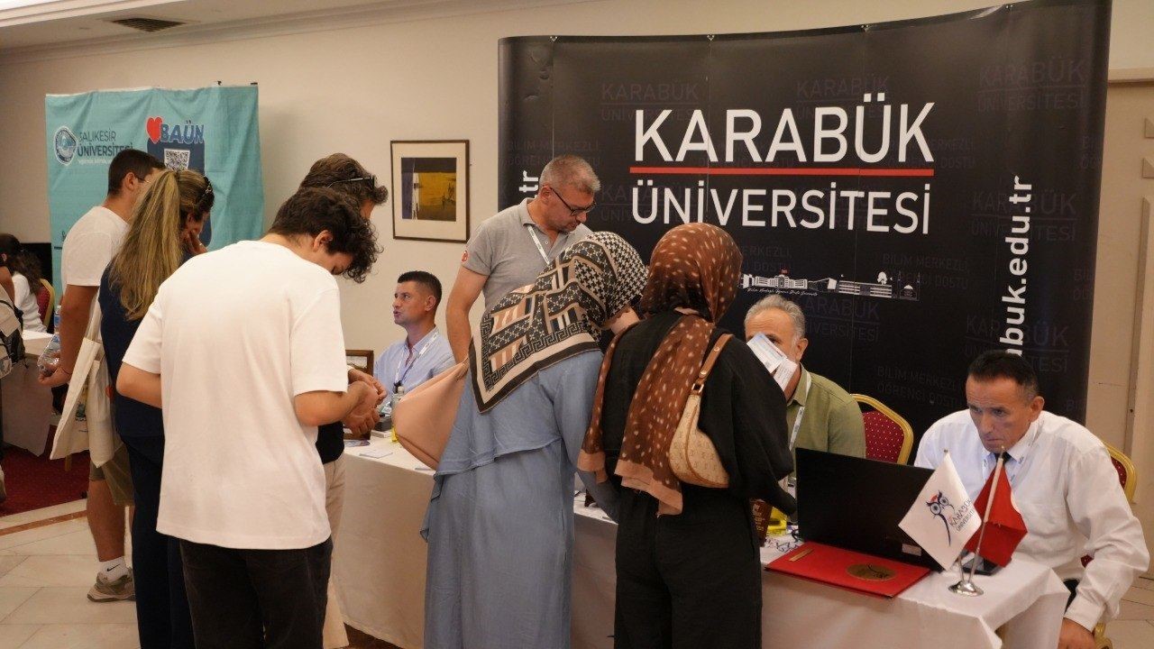 KARABÜK ÜNİVERSİTESİ(KBÜ), 2026 TERCİH DÖNEMİ KAPSAMINDA İZMİR'DE DÜZENLENEN ÜNİVERSİTE TERCİH