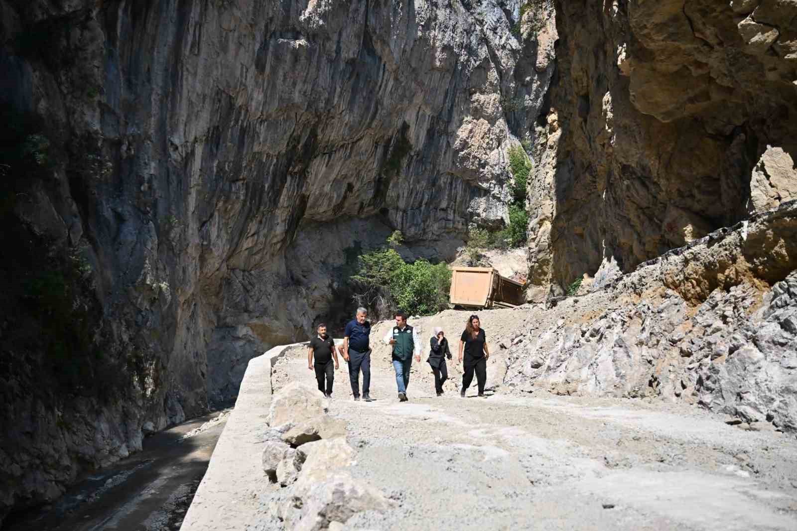 KARABÜK'ÜN YENİCE İLÇESİNDE BULUNAN ŞEKER KANYONU'NDA DSİ TARAFINDAN YÜRÜTÜLEN İNŞAAT
