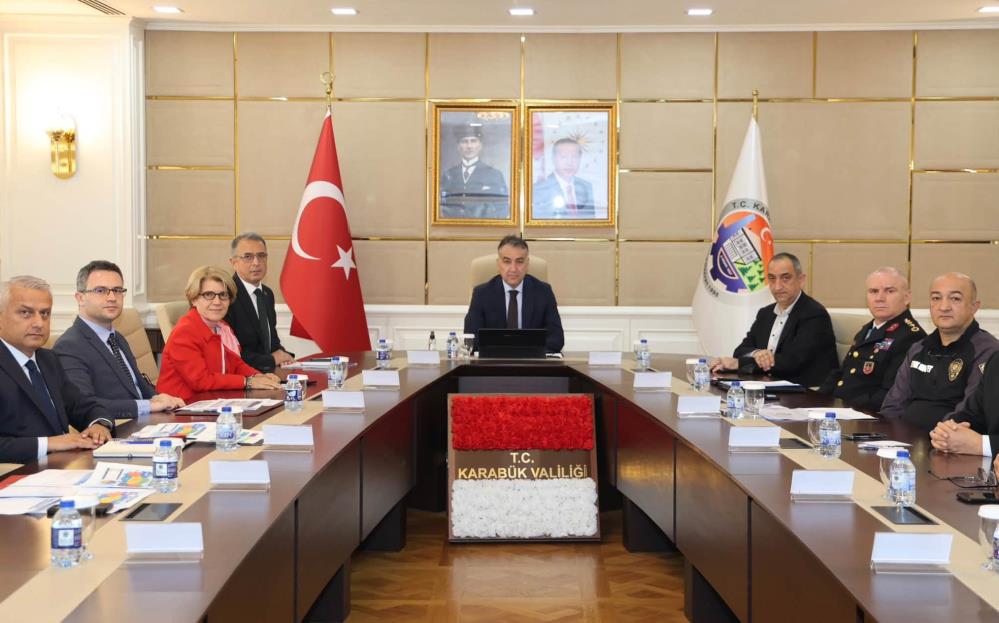 Üniversite öğrencilerinin huzuru için önlemler alındı Karabük'te, "Üniversitelerde Huzur ve Güveni Artırma İl Komisyonu Toplantısı" yapıldı.