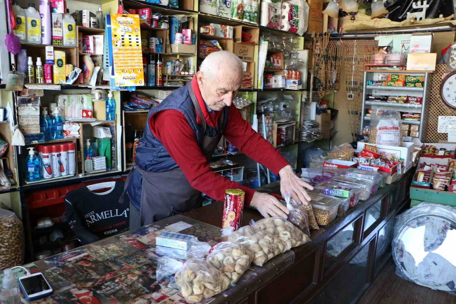 Safranbolu ilçesinde yaşayan 80 yaşındaki Muzaffer Aydın, 62 yıllık dostu