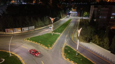 Karabük Belediyesi caddeleri yeniliyor Karabük Belediyesi tarafından dere ıslahının ardından asfalt, kaldırım, çevre düzenlemesi