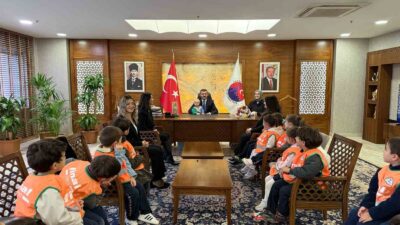 Başkan Çetinkaya öğrencileri ağırladı KARABÜK BELEDİYE BAŞKANI ÖZKAN ÇETİNKAYA, KARABÜK'TE EĞİTİM VEREN ÖZEL OKULUN