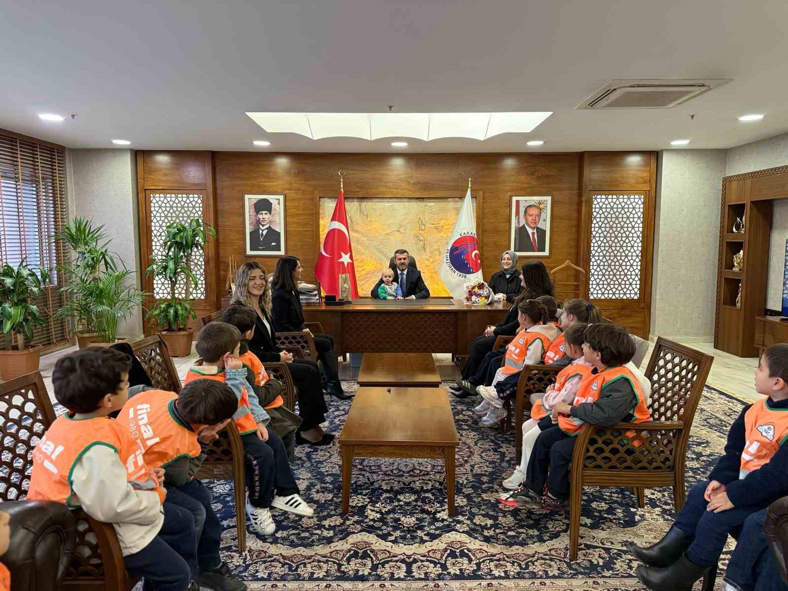 KARABÜK BELEDİYE BAŞKANI ÖZKAN ÇETİNKAYA, KARABÜK'TE EĞİTİM VEREN ÖZEL OKULUN