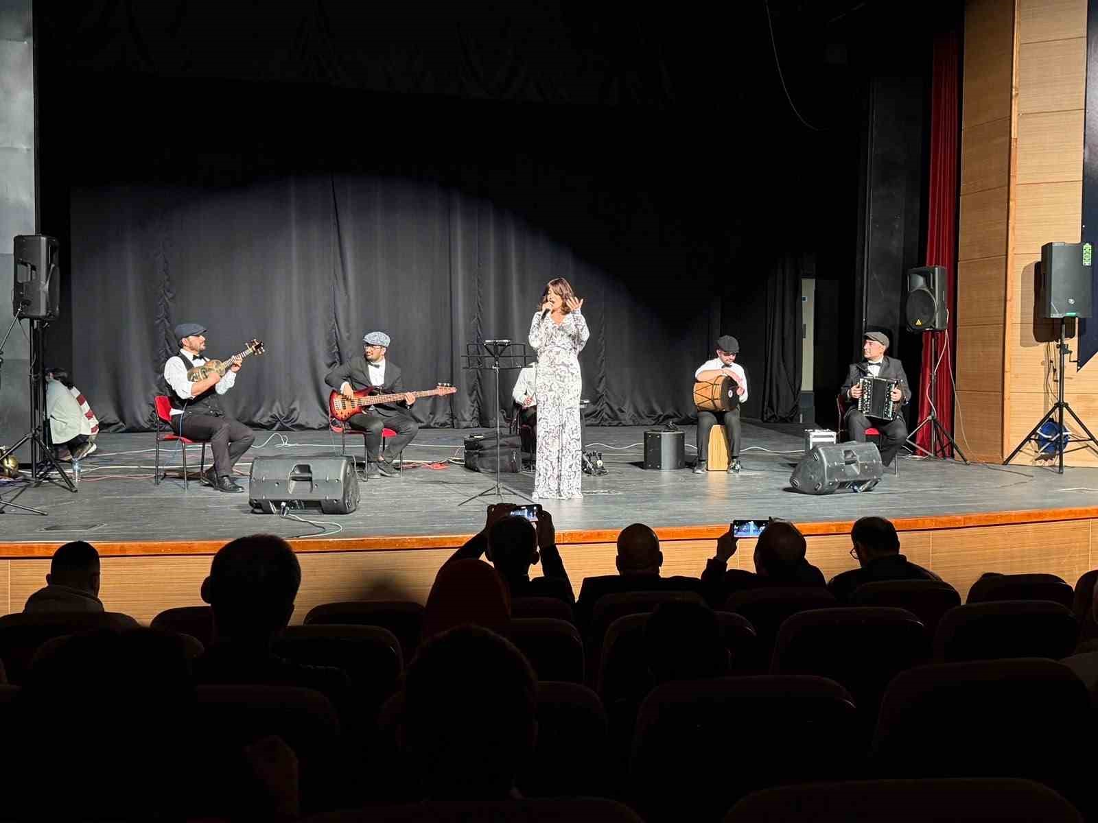 KARABÜK BELEDİYESİ TARAFINDAN DÜZENLENEN GRUP ŞUŞA KONSERİNDE, AZERBAYCAN'IN GELENEKSEL MÜZİĞİ