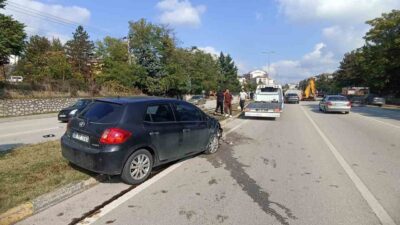 KARABÜK’ÜN SAFRANBOLU İLÇESİNDE OTOMOBİL İLE MOTORLU BİSİKLETİN ÇARPIŞTIĞI KAZADA AĞIR