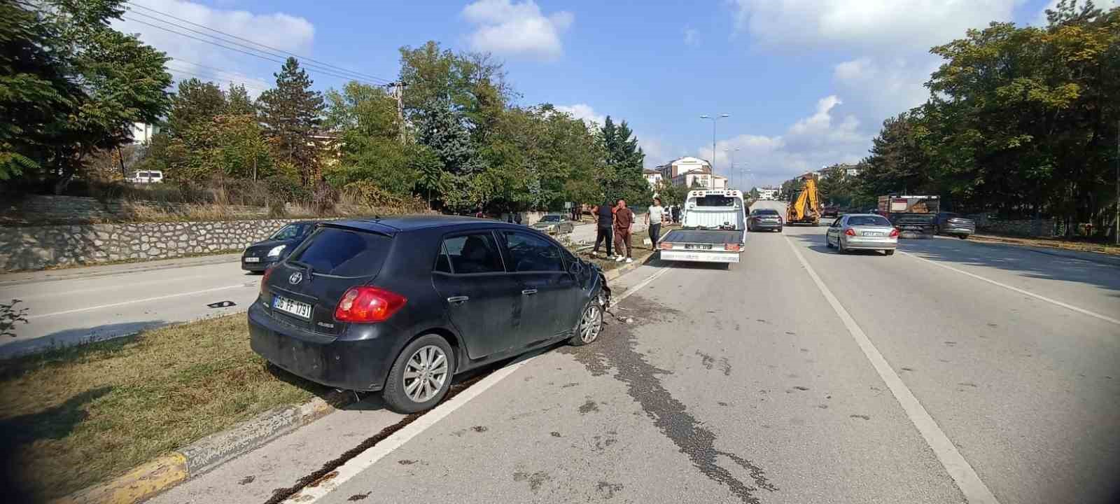 KARABÜK’ÜN SAFRANBOLU İLÇESİNDE OTOMOBİL İLE MOTORLU BİSİKLETİN ÇARPIŞTIĞI KAZADA AĞIR